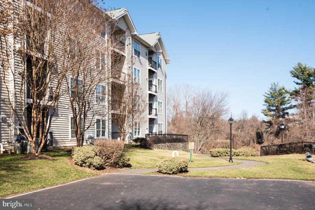 1521 SPRING GATE DRIVE 10206