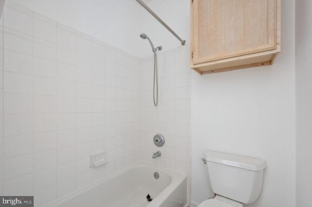1521 SPRING GATE DRIVE 10206