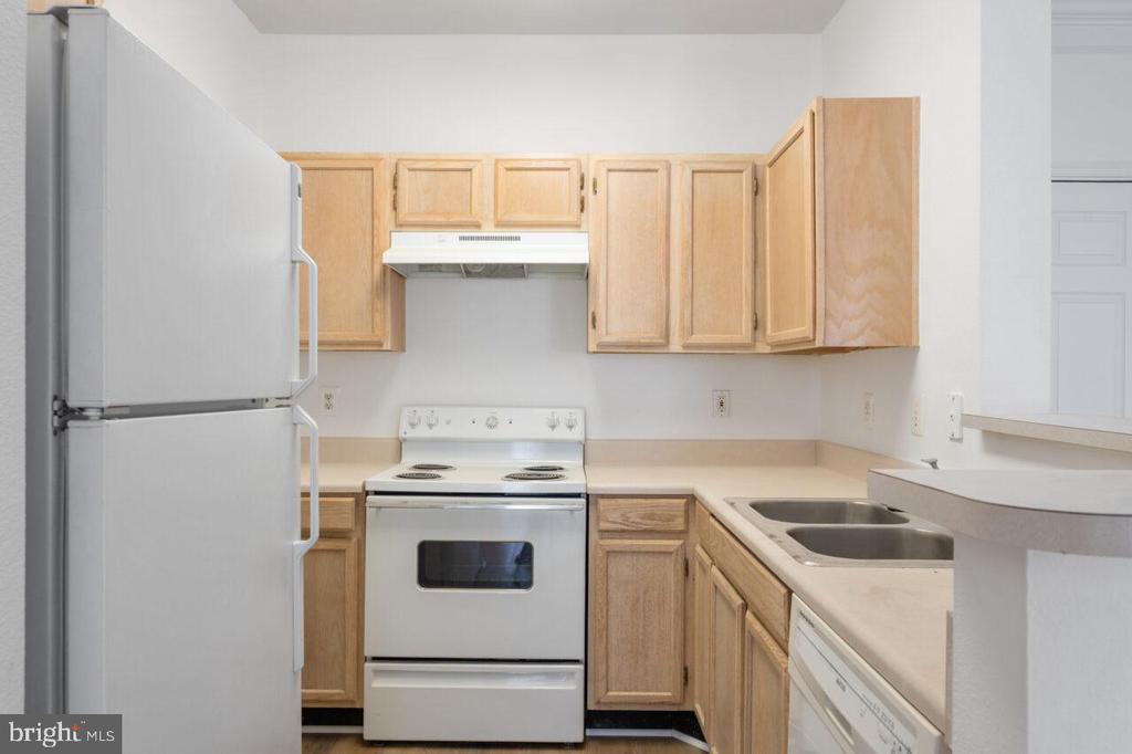 1521 SPRING GATE DRIVE 10206