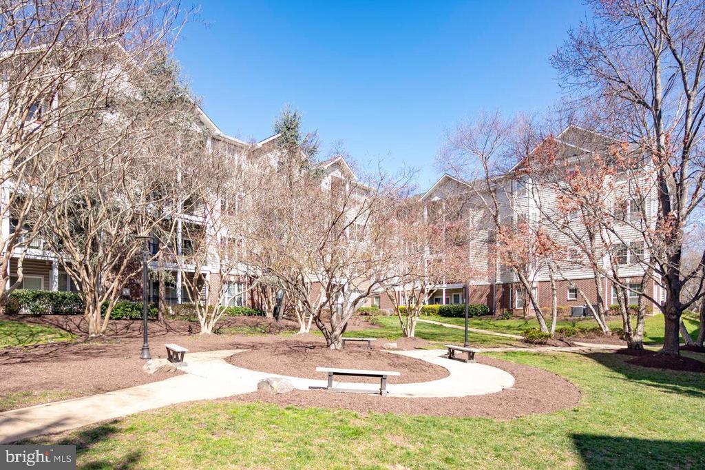 1521 SPRING GATE DRIVE 10206
