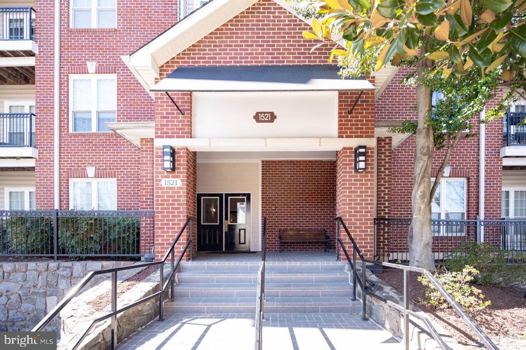 1521 SPRING GATE DRIVE 10206