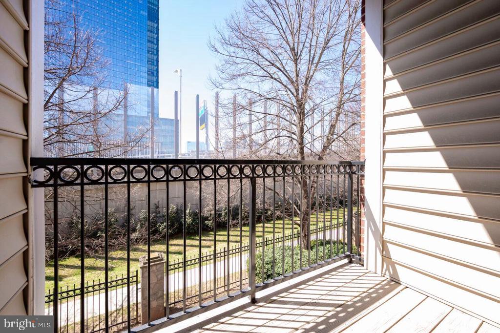 1521 SPRING GATE DRIVE 10206