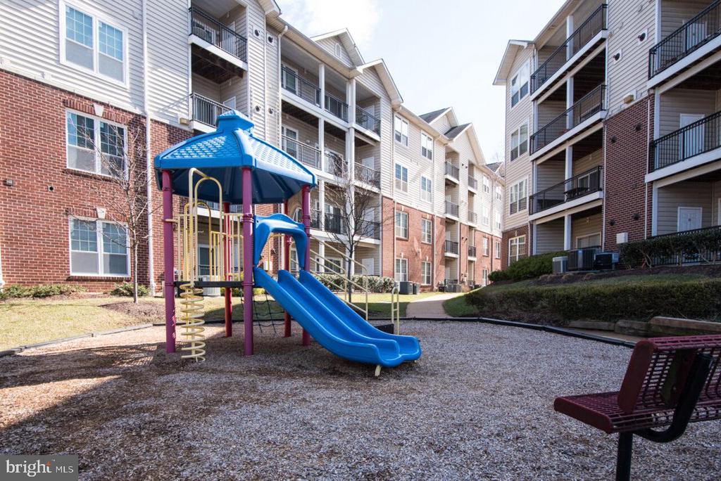 1521 SPRING GATE DRIVE 10206