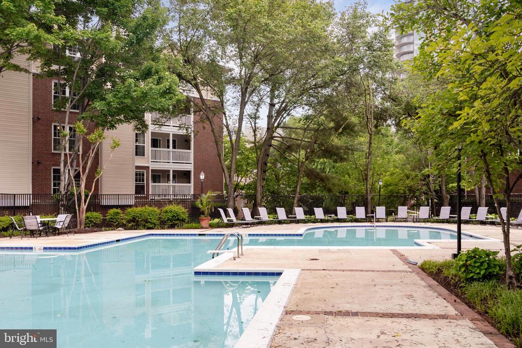 1524 LINCOLN WAY 409