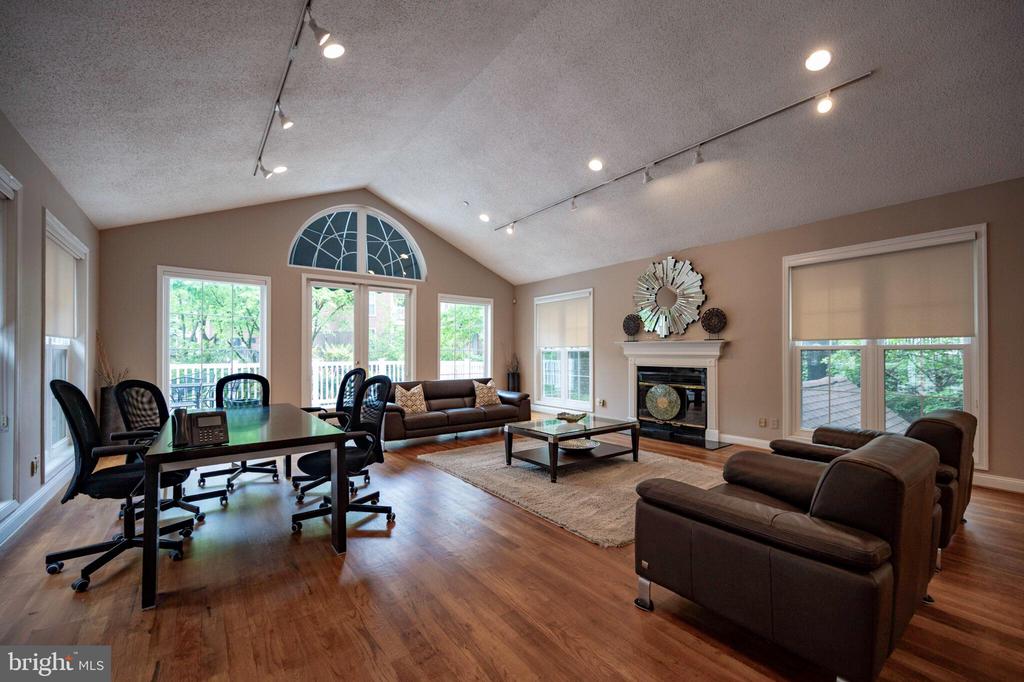 1524 LINCOLN WAY 409