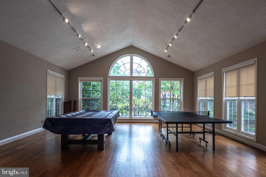 1524 LINCOLN WAY 409