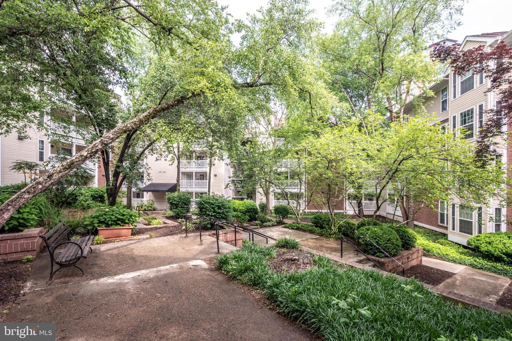 1524 LINCOLN WAY 409
