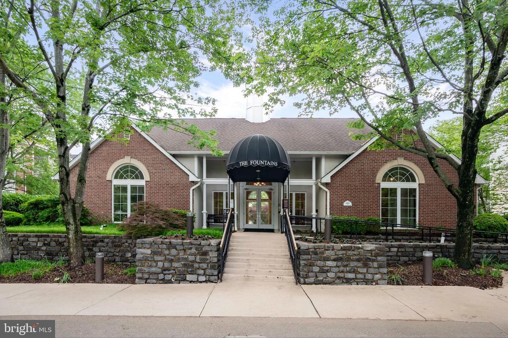 1524 LINCOLN WAY 409