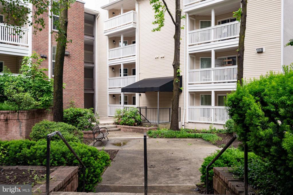 1524 LINCOLN WAY 409