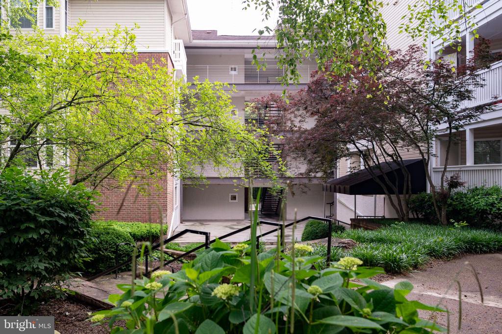 1524 LINCOLN WAY 409