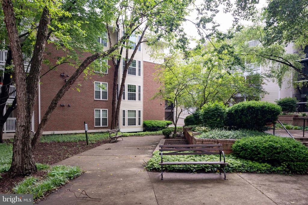 1524 LINCOLN WAY 409
