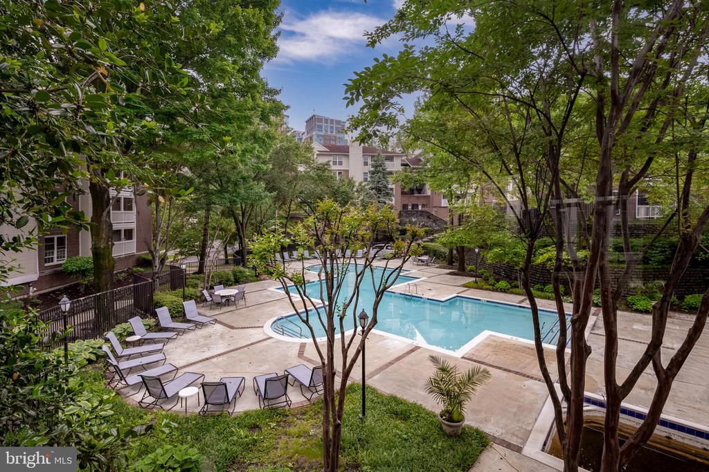 1524 LINCOLN WAY 409