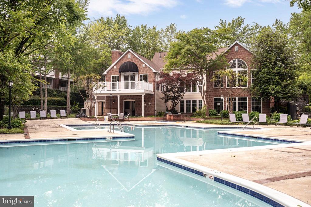 1524 LINCOLN WAY 409