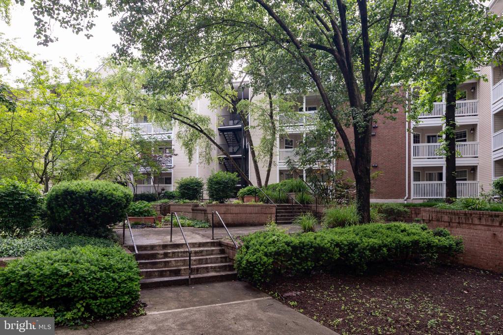 1524 LINCOLN WAY 409