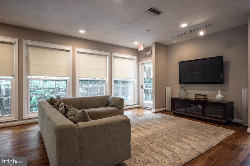 1524 LINCOLN WAY 409
