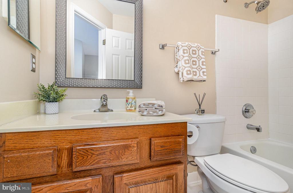 13137 ASHNUT LANE