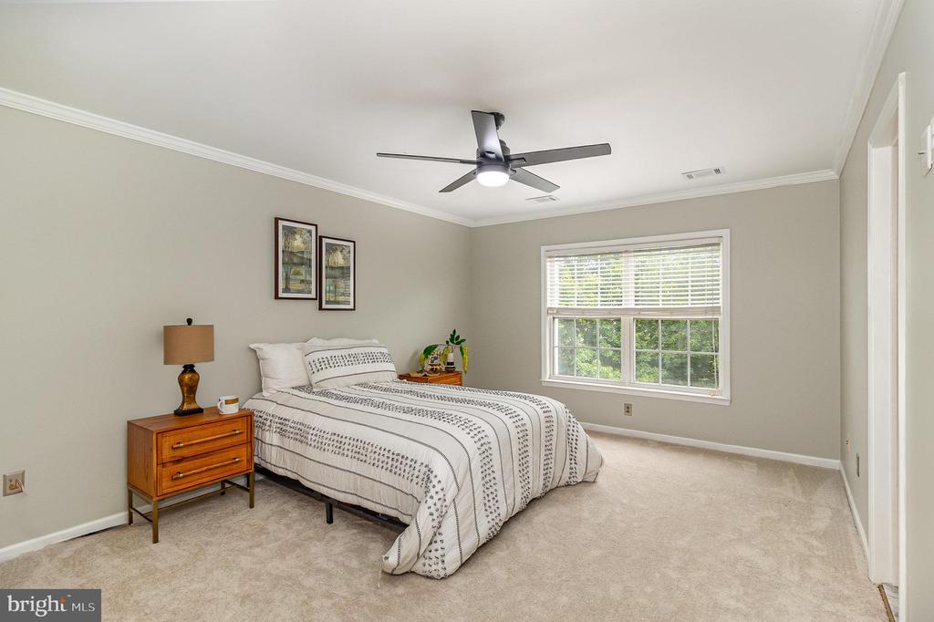 13137 ASHNUT LANE