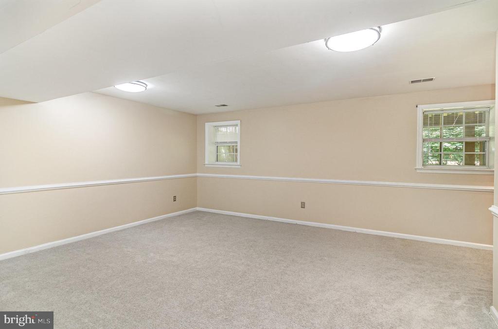 13137 ASHNUT LANE
