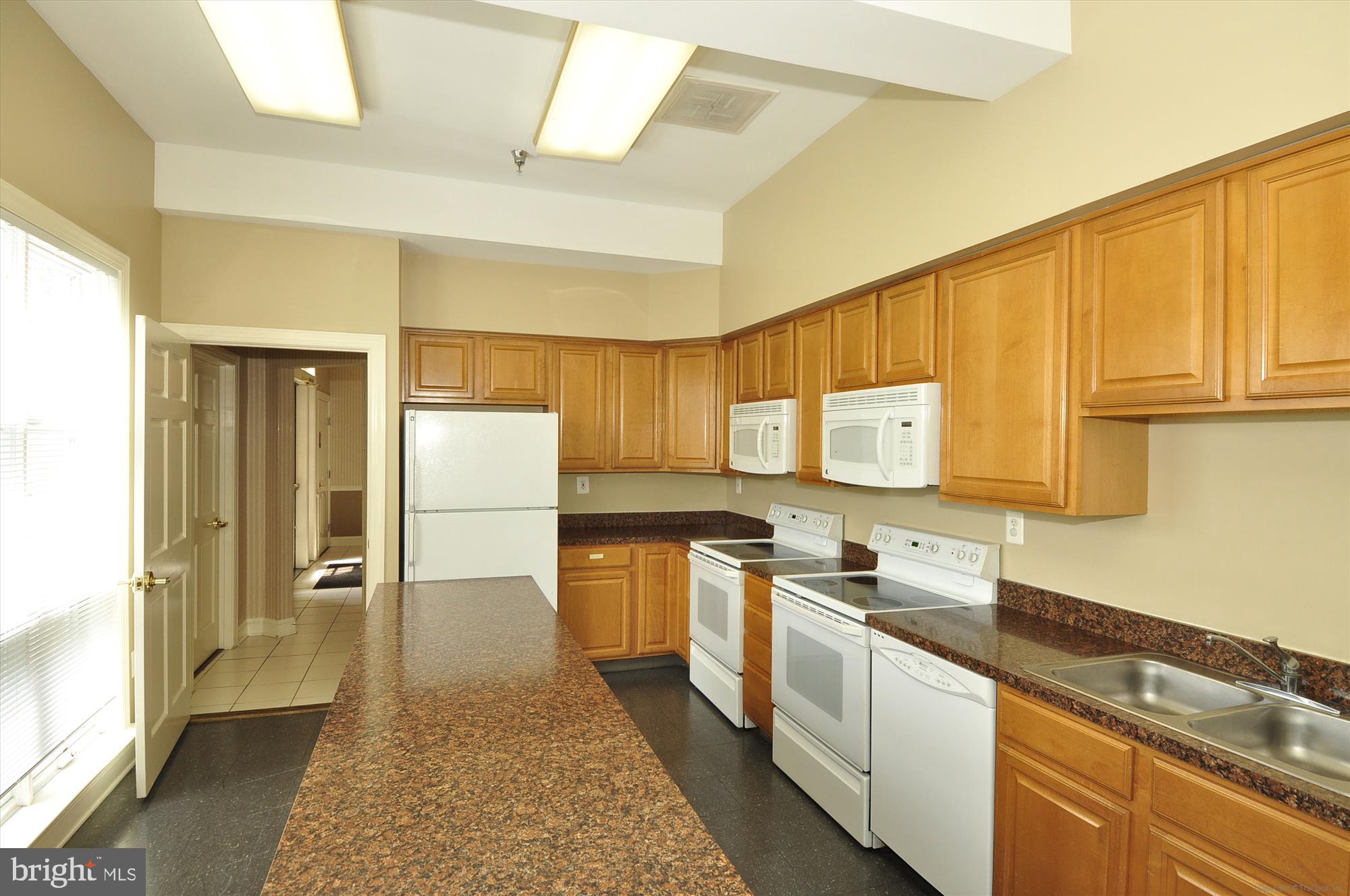 7436 COLLINS MEADE