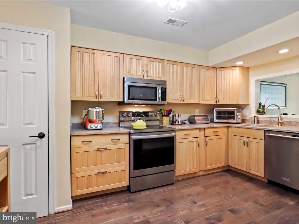 12516 FANLEAF COURT