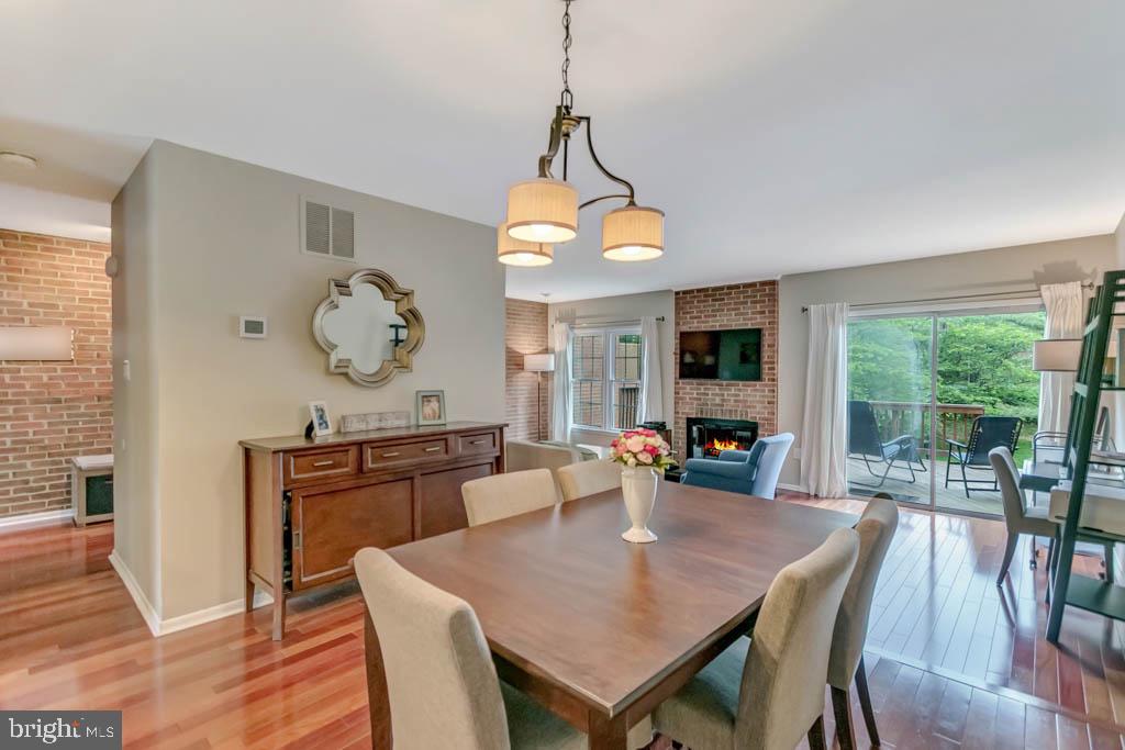 2883 SUTTON OAKS LANE