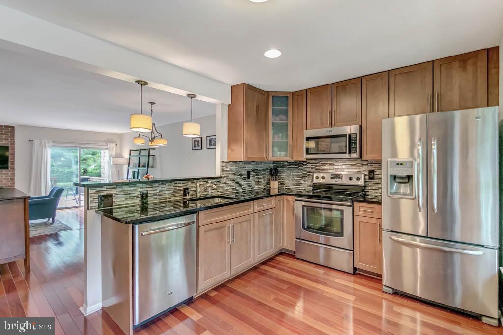 2883 SUTTON OAKS LANE