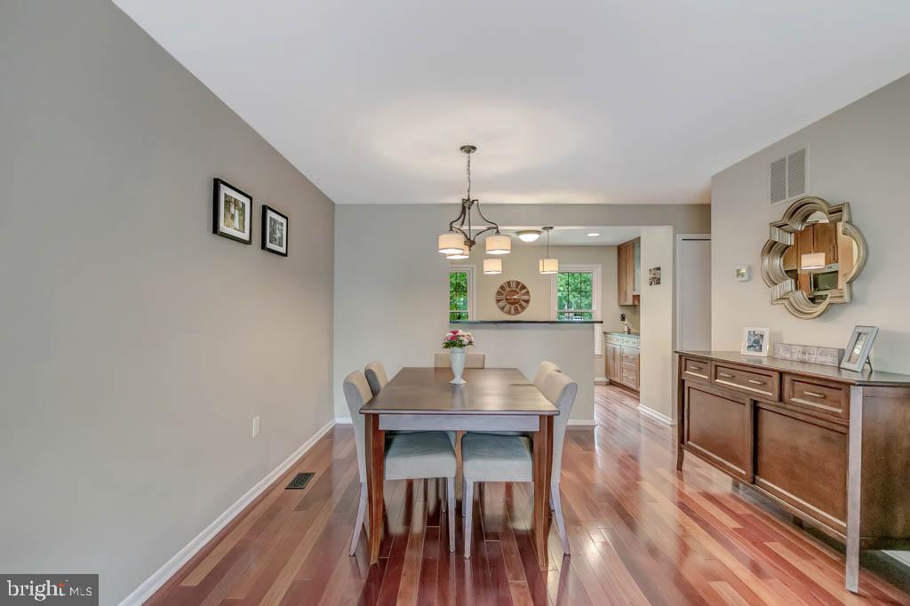 2883 SUTTON OAKS LANE