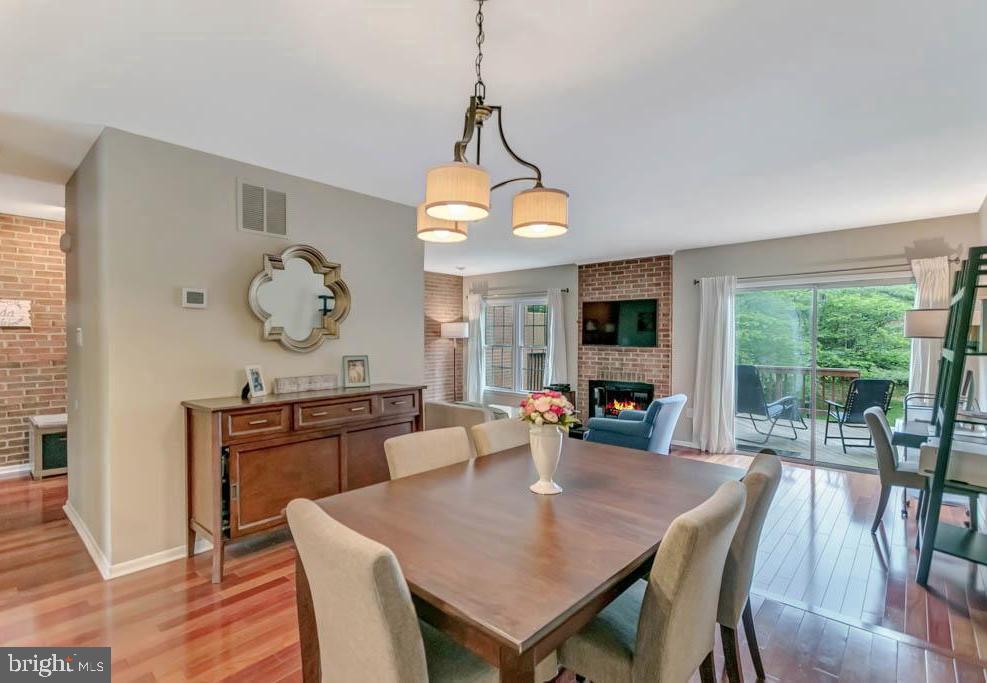 2883 SUTTON OAKS LANE
