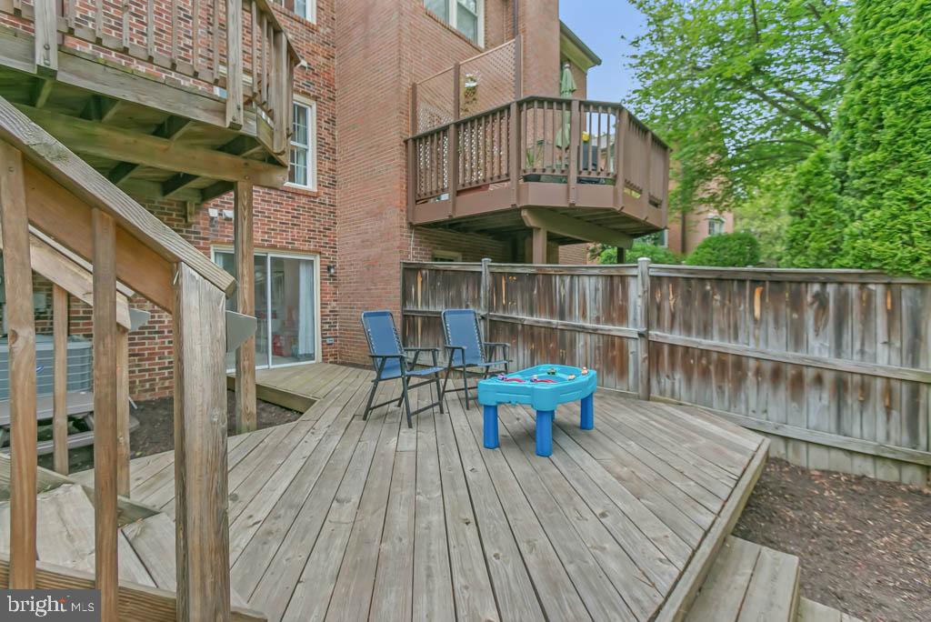 2883 SUTTON OAKS LANE