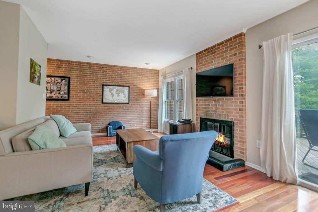 2883 SUTTON OAKS LANE