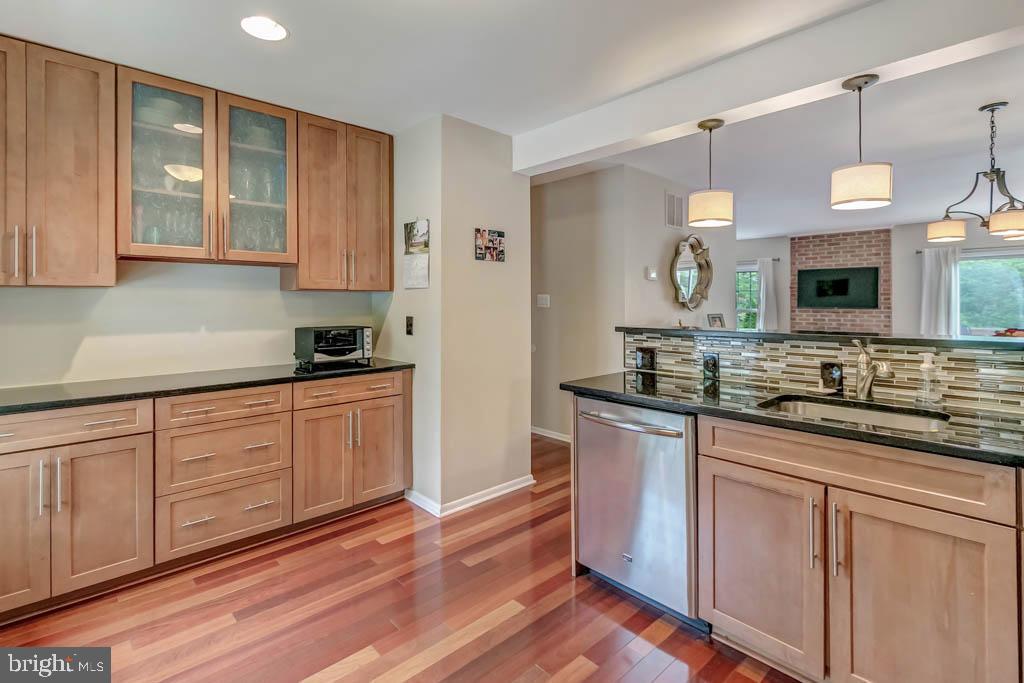 2883 SUTTON OAKS LANE