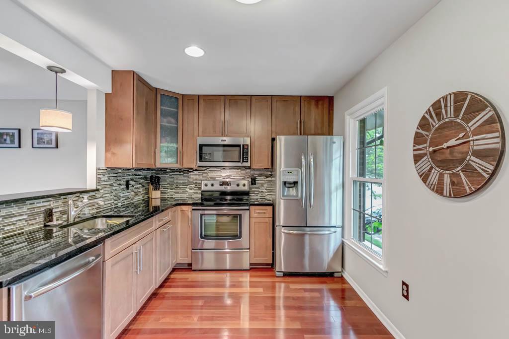 2883 SUTTON OAKS LANE