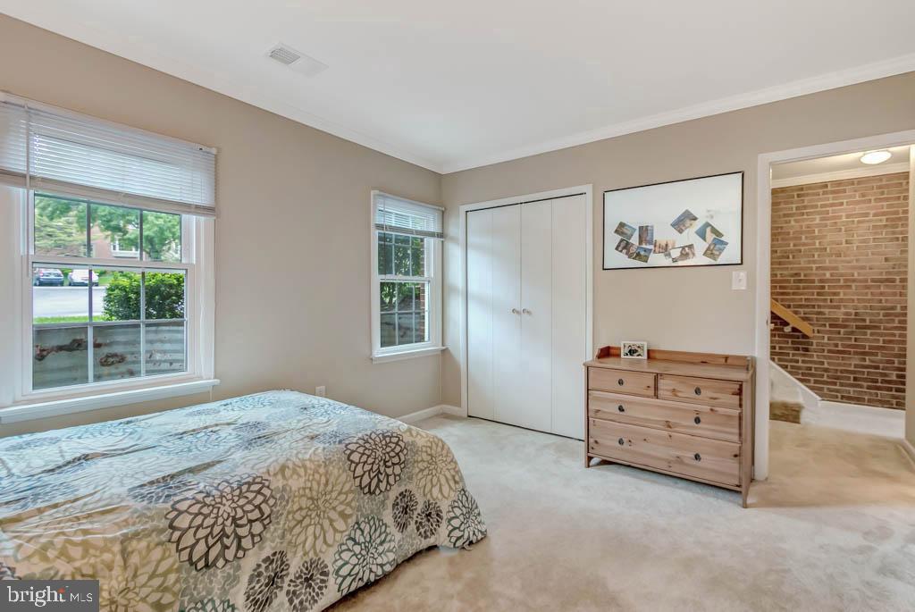 2883 SUTTON OAKS LANE