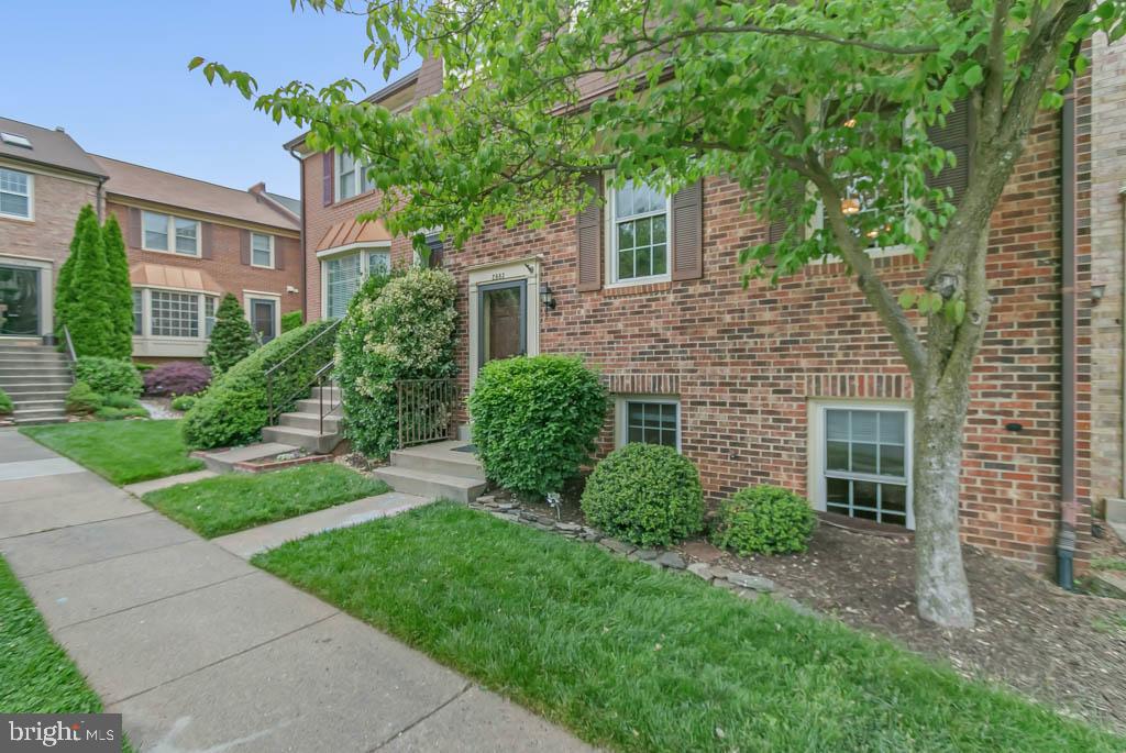2883 SUTTON OAKS LANE