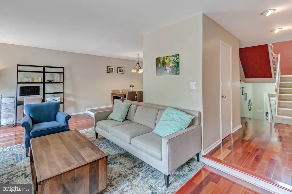 2883 SUTTON OAKS LANE