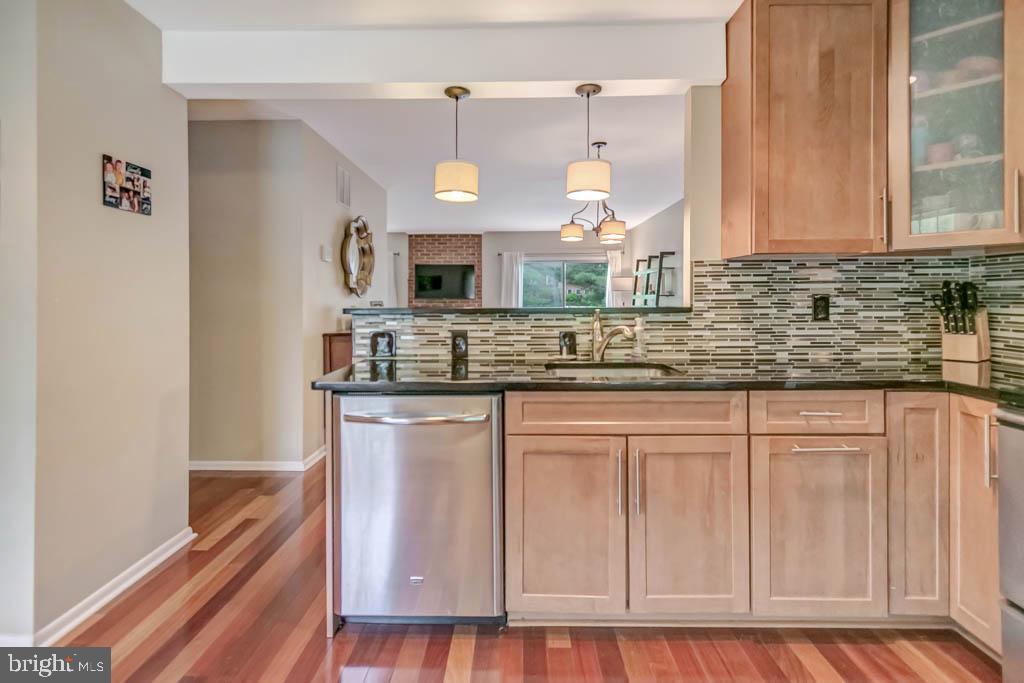 2883 SUTTON OAKS LANE