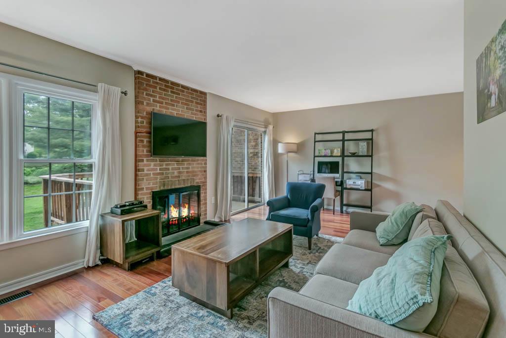 2883 SUTTON OAKS LANE