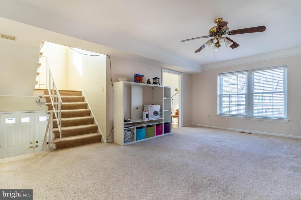 8031 SLEEPY VIEW LANE