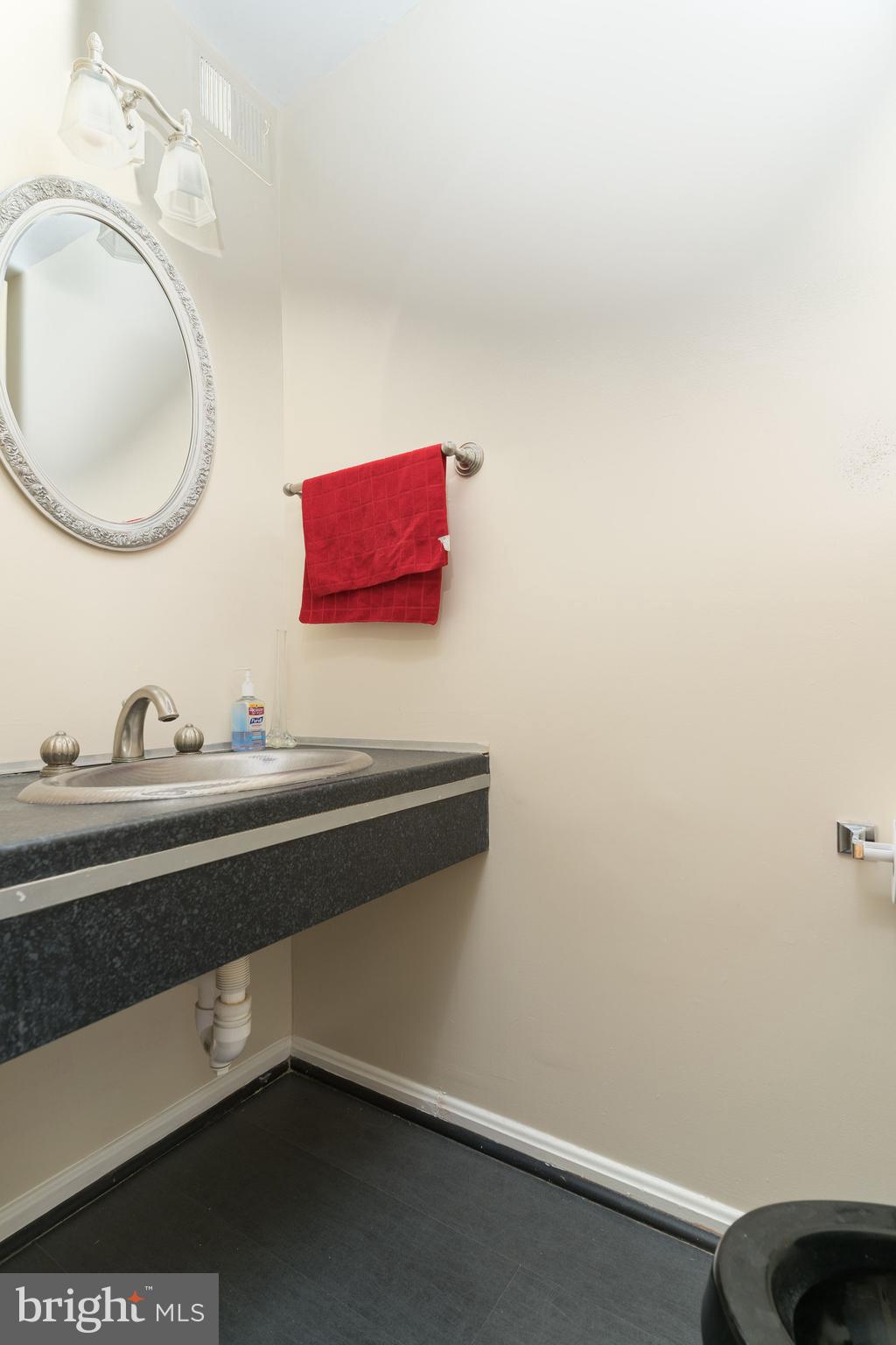 8031 SLEEPY VIEW LANE