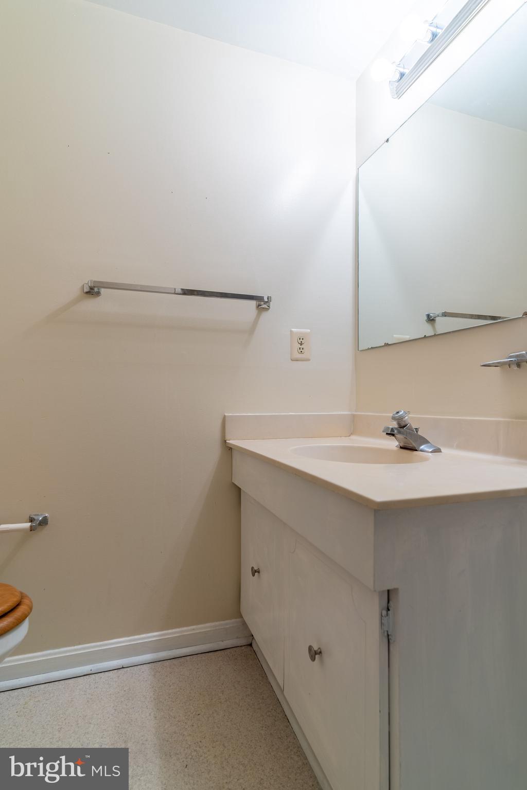 8031 SLEEPY VIEW LANE