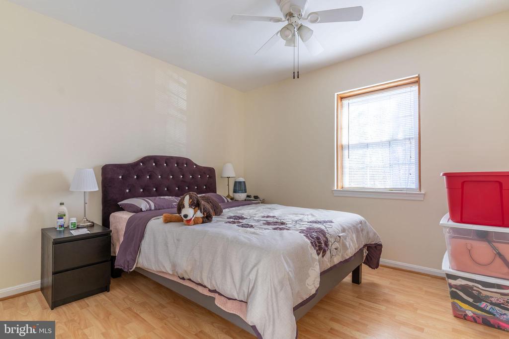 8031 SLEEPY VIEW LANE