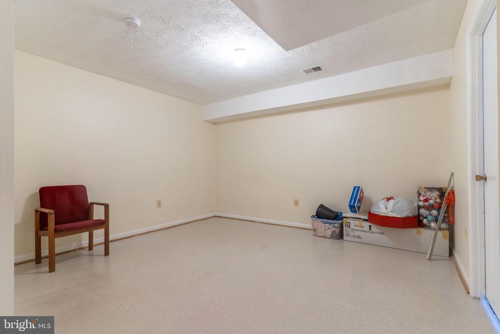 8031 SLEEPY VIEW LANE