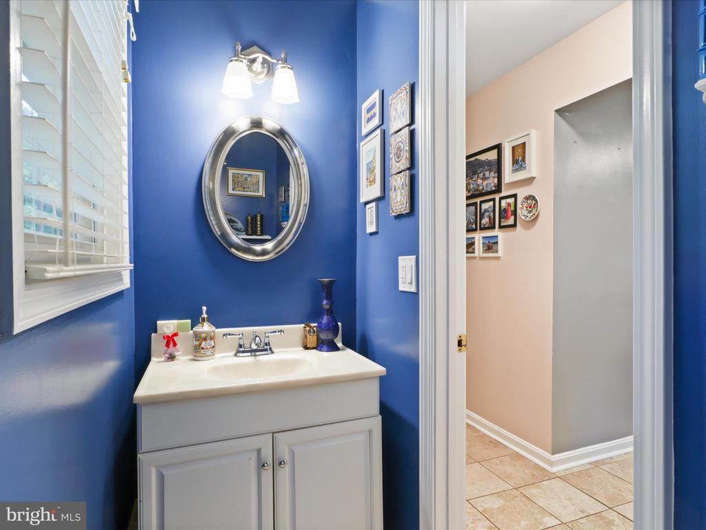 9917 BLAKE LANE