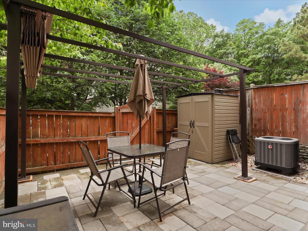 9917 BLAKE LANE