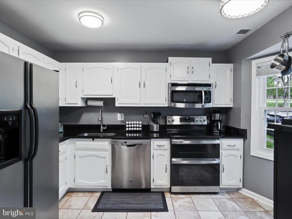 9917 BLAKE LANE