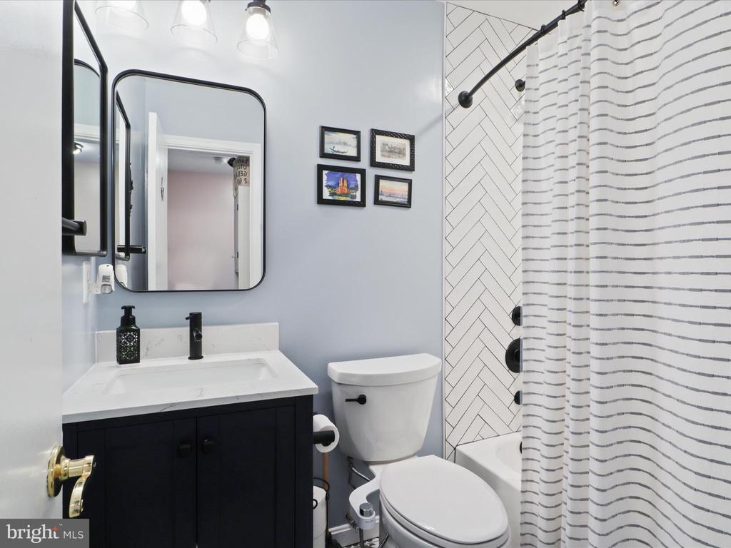 9917 BLAKE LANE