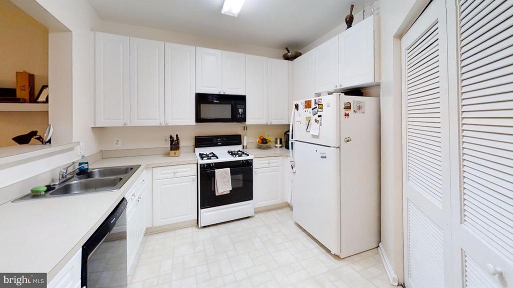 2700 BELLFOREST COURT 304