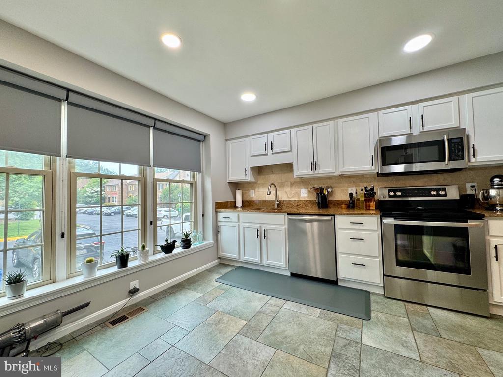 2718 SHAWN LEIGH DRIVE
