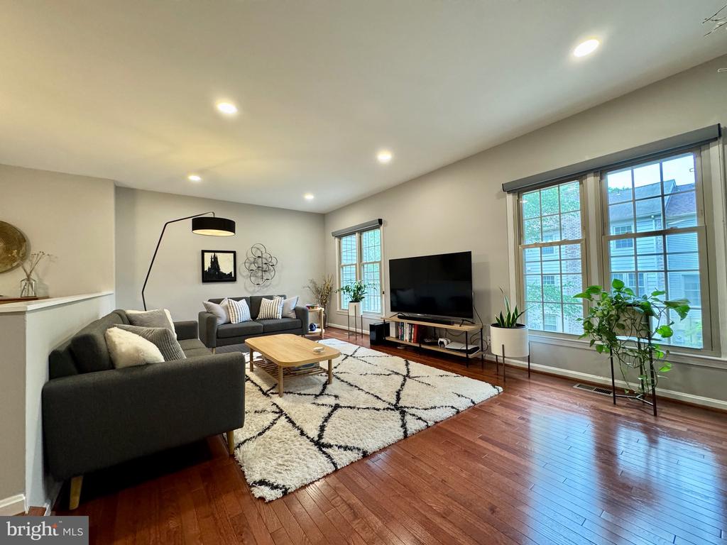 2718 SHAWN LEIGH DRIVE