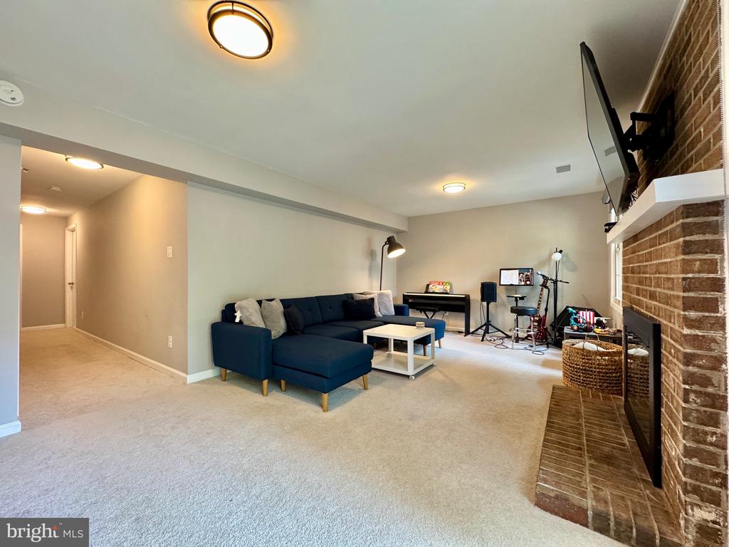 2718 SHAWN LEIGH DRIVE